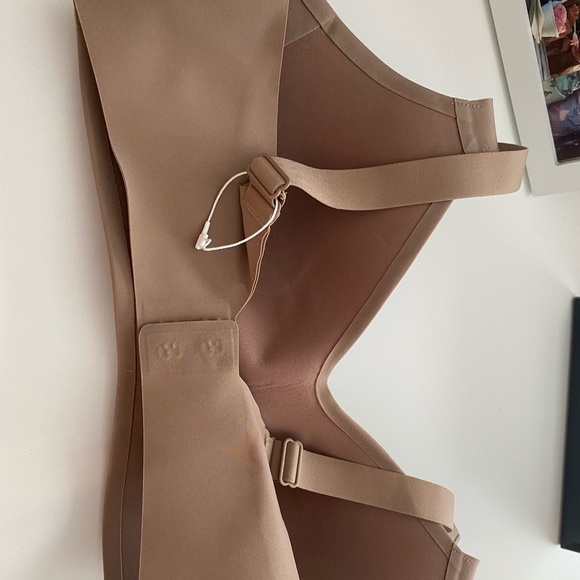 NWOT Lululemon Hold True Bra in BG - Picture 6 of 9